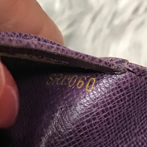 AUTH Louis Vuitton Epi Tresor Monnaie Billet - Picture 6 of 6